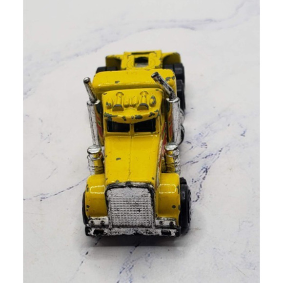 Yellow Peterbilt T560 Rig Cab Truck 1/87 HO 1978 Universal Products K-Mart HK - Picture 2 of 6